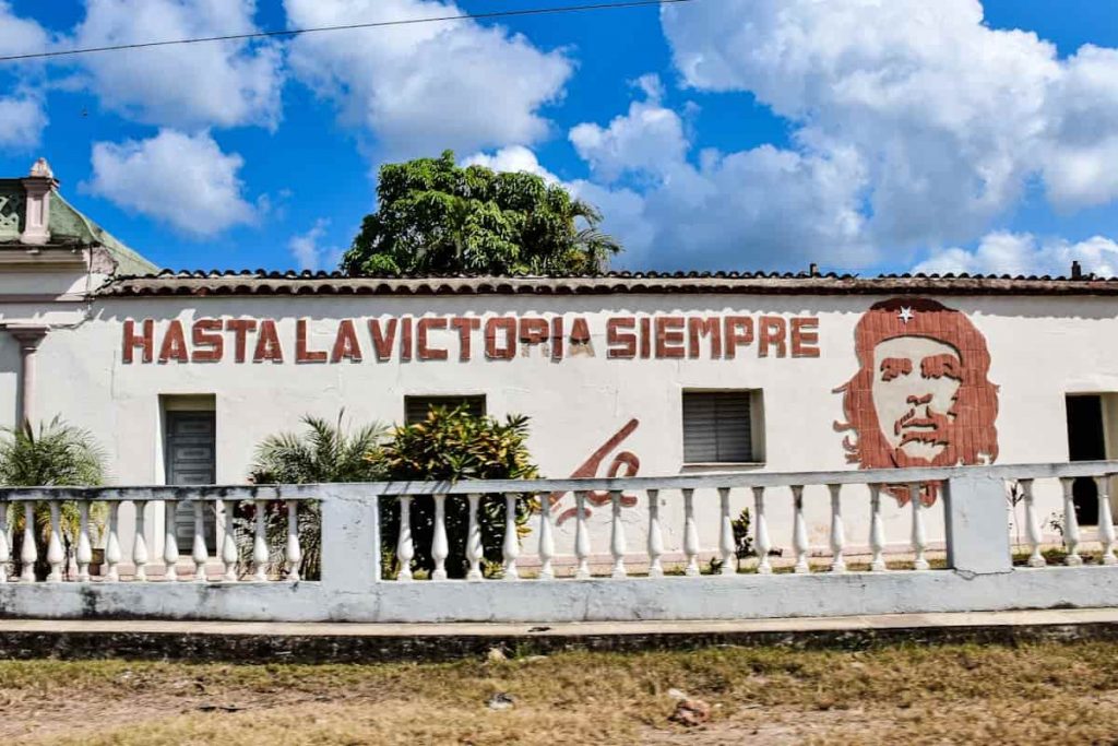 viajar a Cuba por libre Che Guevara prepara tu maleta