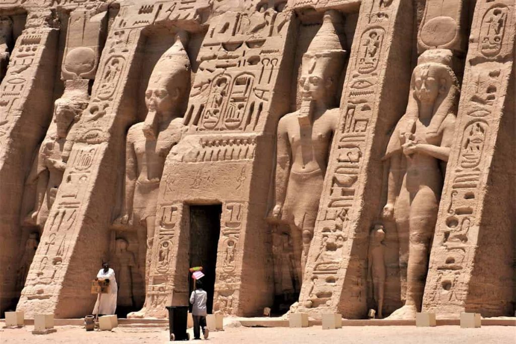 viajar a Egipto por libre pared faraones prepara tu maleta