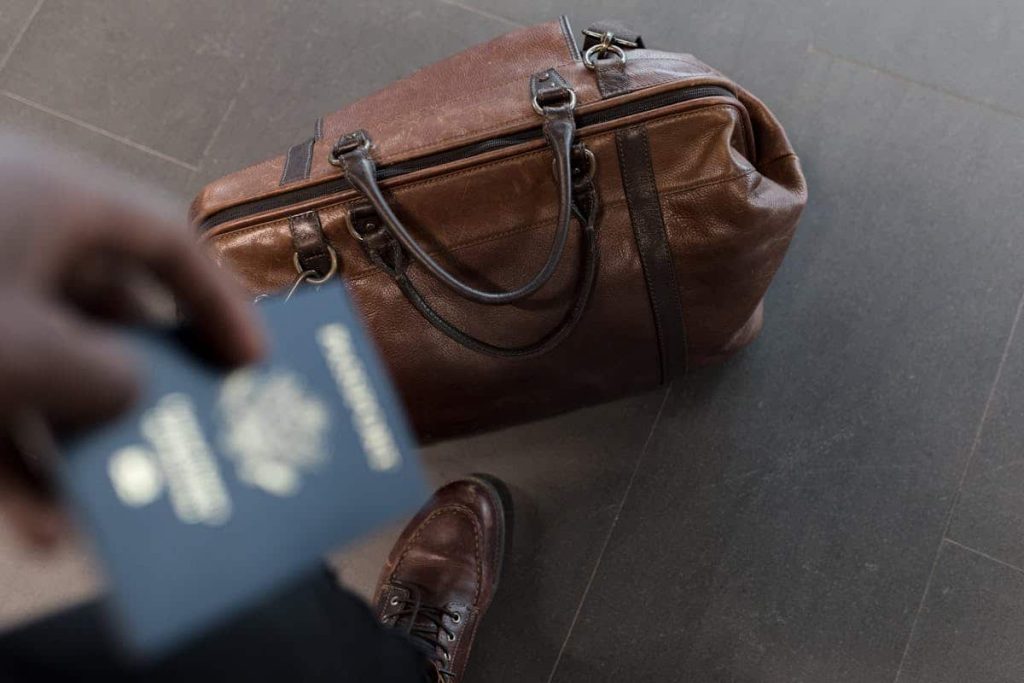 qué llevar de viaje pasaporte prepara tu maleta